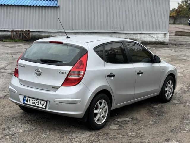Сірий Хендай i30, об'ємом двигуна 1.4 л та пробігом 265 тис. км за 4500 $, фото 4 на Automoto.ua