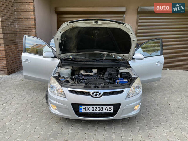Серый Хендай i30, объемом двигателя 1.4 л и пробегом 212 тыс. км за 5600 $, фото 26 на Automoto.ua