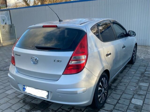Серый Хендай i30, объемом двигателя 1.4 л и пробегом 197 тыс. км за 5800 $, фото 1 на Automoto.ua