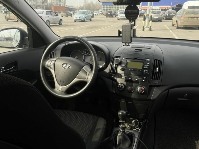 Серый Хендай i30, объемом двигателя 1.6 л и пробегом 167 тыс. км за 7953 $, фото 2 на Automoto.ua