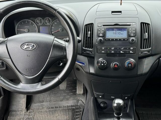 Сірий Хендай i30, об'ємом двигуна 1.4 л та пробігом 265 тис. км за 4500 $, фото 10 на Automoto.ua