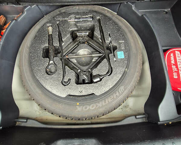 Сірий Хендай i30, об'ємом двигуна 1.4 л та пробігом 190 тис. км за 4700 $, фото 14 на Automoto.ua