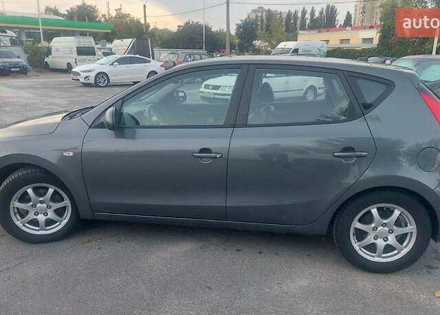 Серый Хендай i30, объемом двигателя 1.59 л и пробегом 185 тыс. км за 5900 $, фото 4 на Automoto.ua