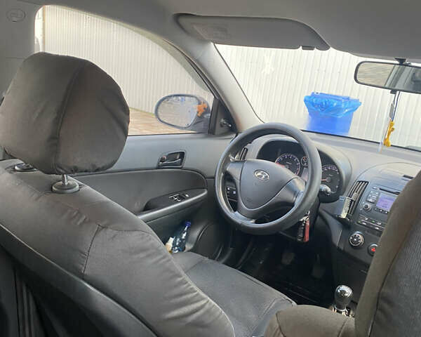 Серый Хендай i30, объемом двигателя 1.4 л и пробегом 197 тыс. км за 5900 $, фото 14 на Automoto.ua