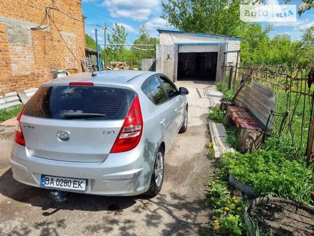 Сірий Хендай i30, об'ємом двигуна 1.59 л та пробігом 225 тис. км за 6000 $, фото 4 на Automoto.ua