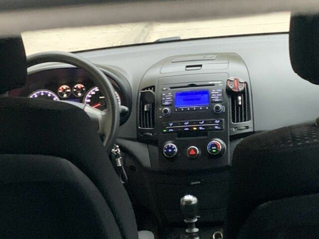 Серый Хендай i30, объемом двигателя 1.6 л и пробегом 167 тыс. км за 7953 $, фото 10 на Automoto.ua