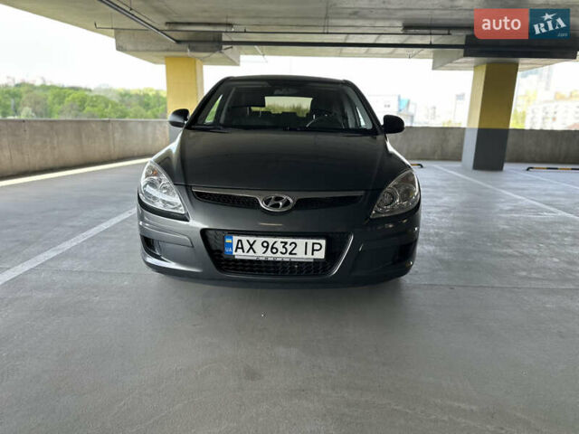 Сірий Хендай i30, об'ємом двигуна 1.4 л та пробігом 250 тис. км за 4800 $, фото 7 на Automoto.ua