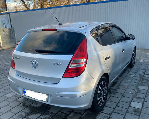 Серый Хендай i30, объемом двигателя 1.4 л и пробегом 197 тыс. км за 5900 $, фото 2 на Automoto.ua