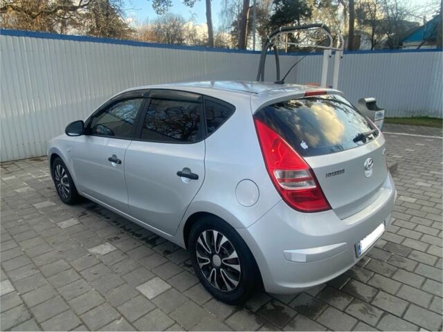 Серый Хендай i30, объемом двигателя 1.4 л и пробегом 197 тыс. км за 5800 $, фото 3 на Automoto.ua