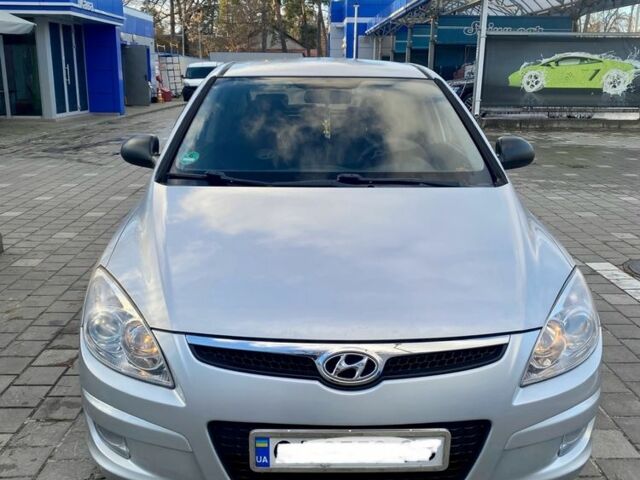 Серый Хендай i30, объемом двигателя 1.4 л и пробегом 197 тыс. км за 5800 $, фото 2 на Automoto.ua