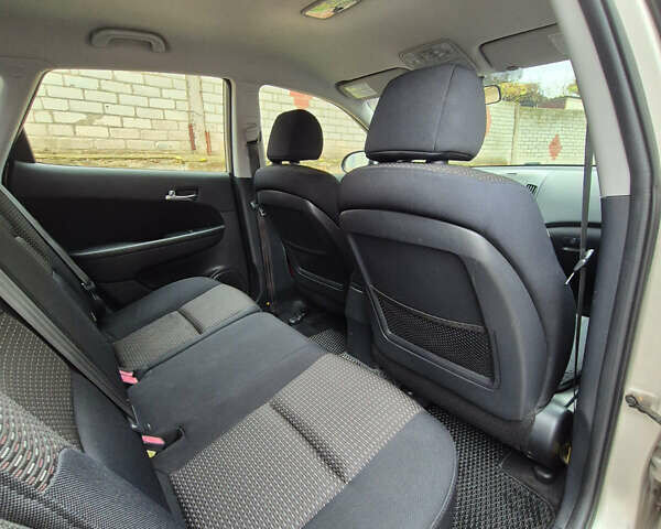 Сірий Хендай i30, об'ємом двигуна 1.4 л та пробігом 190 тис. км за 4700 $, фото 20 на Automoto.ua