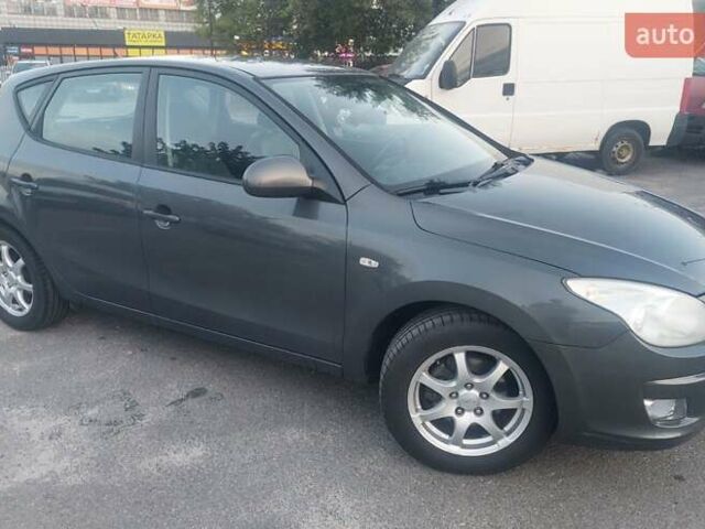 Серый Хендай i30, объемом двигателя 1.59 л и пробегом 185 тыс. км за 5900 $, фото 2 на Automoto.ua