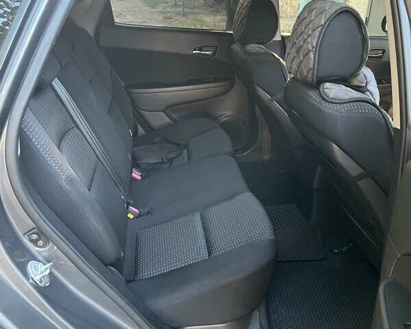 Сірий Хендай i30, об'ємом двигуна 1.4 л та пробігом 159 тис. км за 7000 $, фото 15 на Automoto.ua