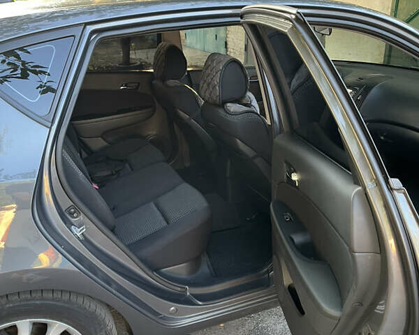 Сірий Хендай i30, об'ємом двигуна 1.4 л та пробігом 159 тис. км за 7000 $, фото 16 на Automoto.ua