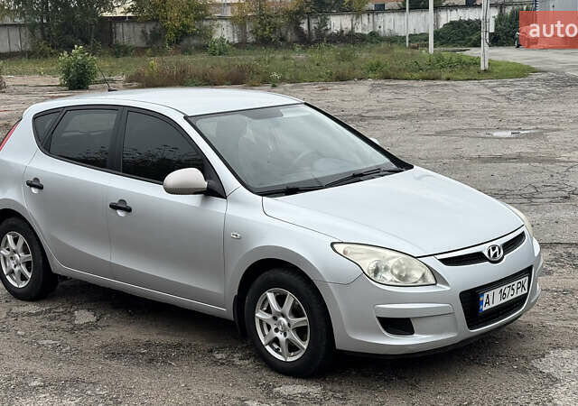 Серый Хендай i30, объемом двигателя 1.4 л и пробегом 265 тыс. км за 4500 $, фото 6 на Automoto.ua