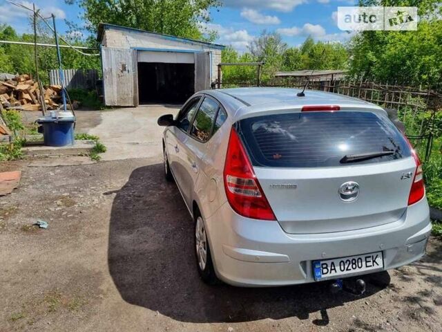 Сірий Хендай i30, об'ємом двигуна 1.59 л та пробігом 225 тис. км за 6000 $, фото 5 на Automoto.ua