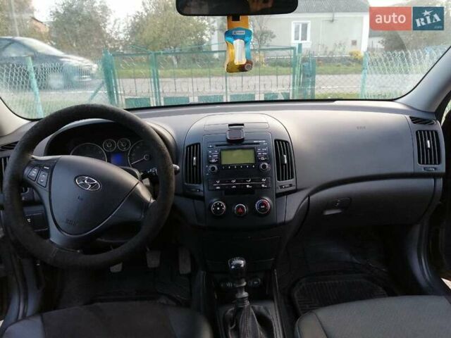Серый Хендай i30, объемом двигателя 0 л и пробегом 280 тыс. км за 4650 $, фото 9 на Automoto.ua