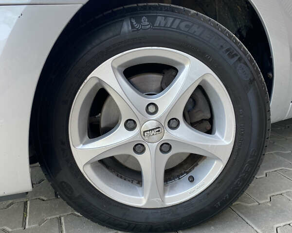 Серый Хендай i30, объемом двигателя 1.4 л и пробегом 212 тыс. км за 5600 $, фото 21 на Automoto.ua