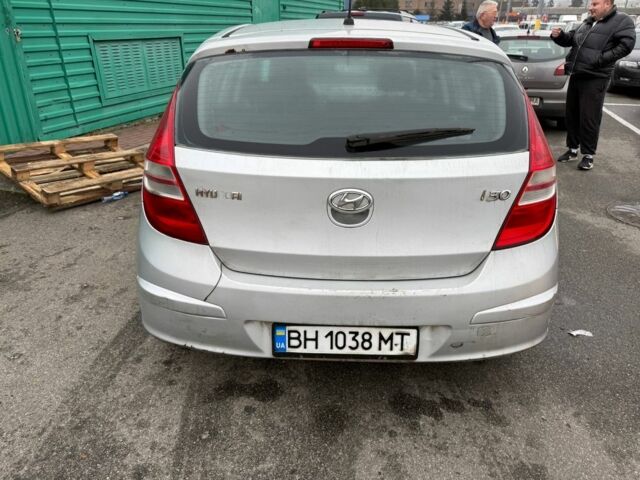 Серый Хендай i30, объемом двигателя 1.4 л и пробегом 100 тыс. км за 4000 $, фото 7 на Automoto.ua