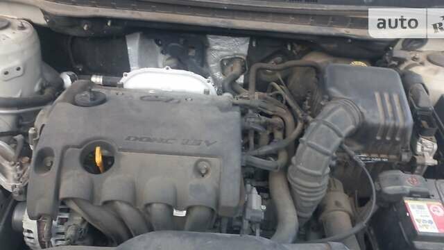 Серый Хендай i30, объемом двигателя 1.4 л и пробегом 143 тыс. км за 5000 $, фото 3 на Automoto.ua