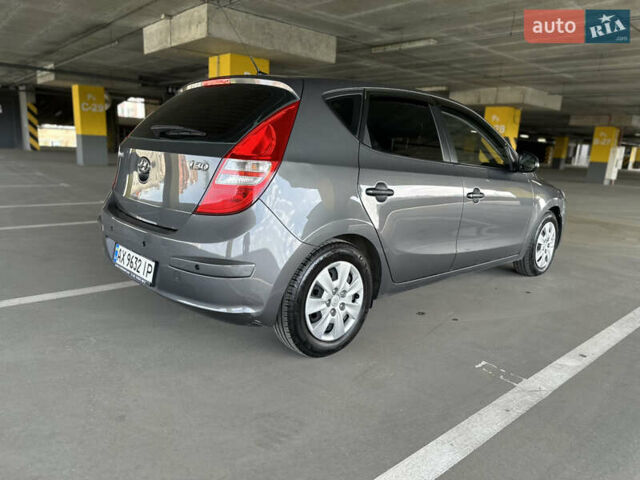 Сірий Хендай i30, об'ємом двигуна 1.4 л та пробігом 250 тис. км за 4800 $, фото 4 на Automoto.ua