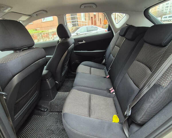Сірий Хендай i30, об'ємом двигуна 1.4 л та пробігом 190 тис. км за 4700 $, фото 11 на Automoto.ua
