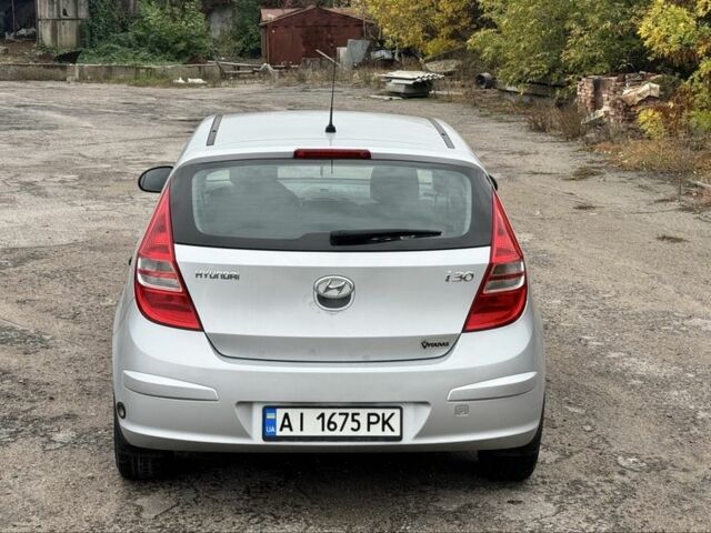Сірий Хендай i30, об'ємом двигуна 1.4 л та пробігом 265 тис. км за 4500 $, фото 3 на Automoto.ua