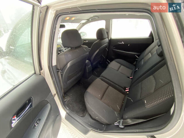 Сірий Хендай i30, об'ємом двигуна 1.4 л та пробігом 190 тис. км за 6300 $, фото 7 на Automoto.ua