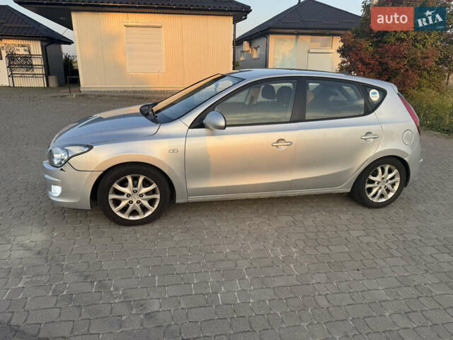 Серый Хендай i30, объемом двигателя 1.58 л и пробегом 219 тыс. км за 6200 $, фото 2 на Automoto.ua