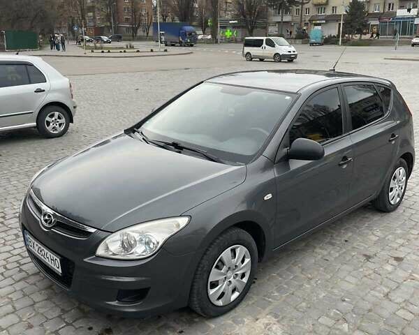 Сірий Хендай i30, об'ємом двигуна 1.4 л та пробігом 170 тис. км за 5000 $, фото 1 на Automoto.ua