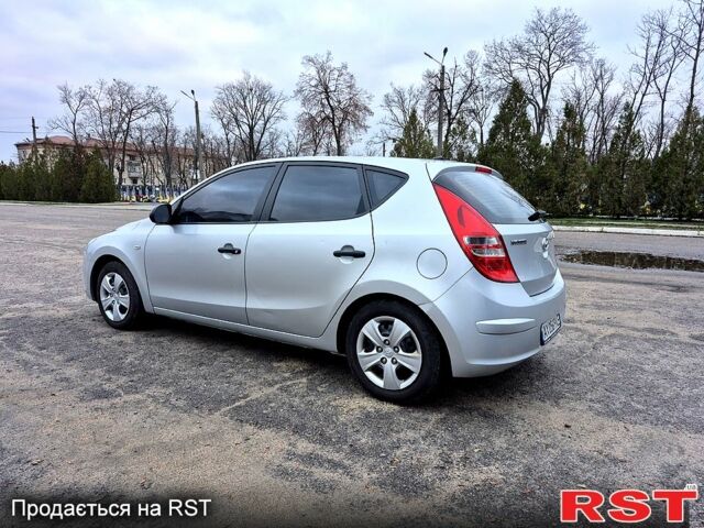 Серый Хендай i30, объемом двигателя 1.4 л и пробегом 251 тыс. км за 5400 $, фото 3 на Automoto.ua
