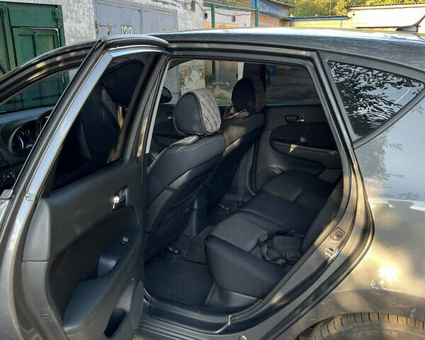 Сірий Хендай i30, об'ємом двигуна 1.4 л та пробігом 159 тис. км за 7000 $, фото 8 на Automoto.ua