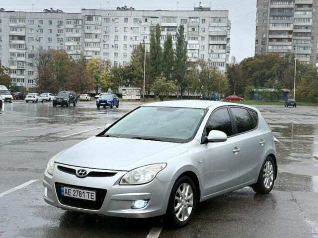 Серый Хендай i30, объемом двигателя 1.59 л и пробегом 313 тыс. км за 5850 $, фото 1 на Automoto.ua