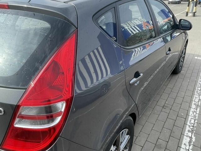 Серый Хендай i30, объемом двигателя 1.6 л и пробегом 167 тыс. км за 7953 $, фото 1 на Automoto.ua