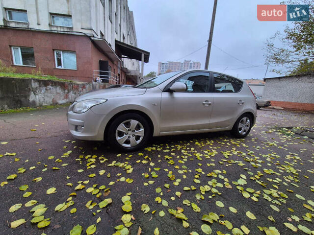 Сірий Хендай i30, об'ємом двигуна 1.4 л та пробігом 190 тис. км за 4700 $, фото 6 на Automoto.ua