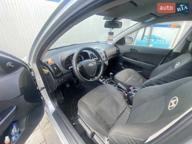 Серый Хендай i30, объемом двигателя 1.4 л и пробегом 197 тыс. км за 5900 $, фото 9 на Automoto.ua