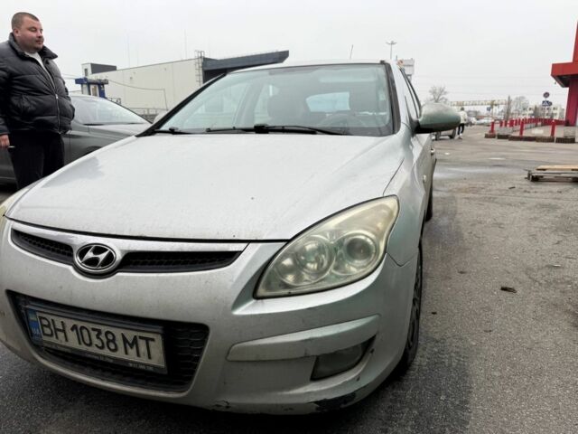 Серый Хендай i30, объемом двигателя 1.4 л и пробегом 100 тыс. км за 4000 $, фото 5 на Automoto.ua