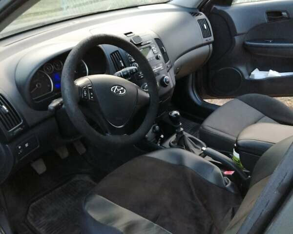 Серый Хендай i30, объемом двигателя 0 л и пробегом 280 тыс. км за 4650 $, фото 8 на Automoto.ua