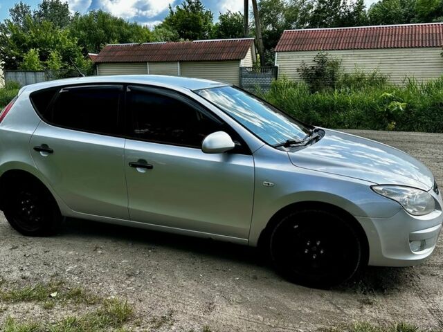 Сірий Хендай i30, об'ємом двигуна 1.6 л та пробігом 300 тис. км за 4400 $, фото 5 на Automoto.ua