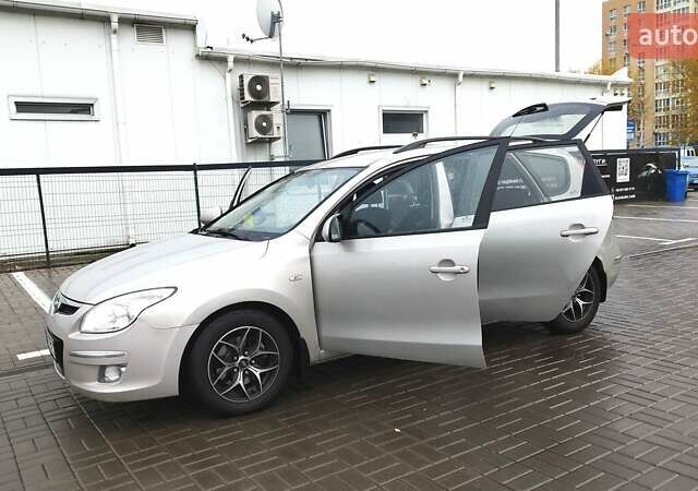 Серый Хендай i30, объемом двигателя 1.58 л и пробегом 260 тыс. км за 5999 $, фото 5 на Automoto.ua