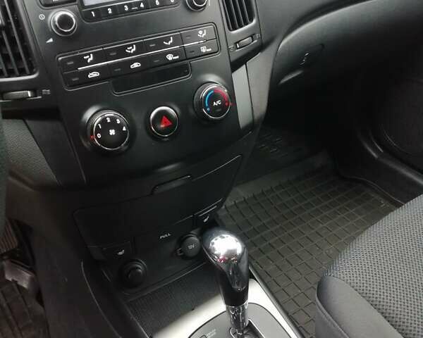 Сірий Хендай i30, об'ємом двигуна 1.58 л та пробігом 246 тис. км за 6200 $, фото 9 на Automoto.ua