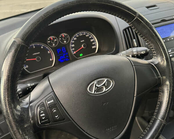 Сірий Хендай i30, об'ємом двигуна 1.58 л та пробігом 196 тис. км за 7000 $, фото 8 на Automoto.ua