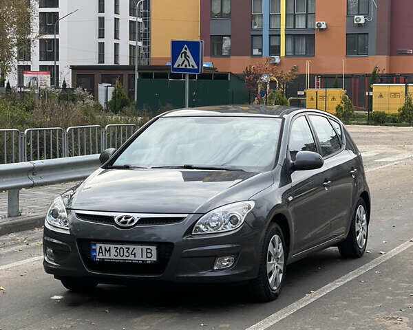 Серый Хендай i30, объемом двигателя 1.4 л и пробегом 154 тыс. км за 6300 $, фото 2 на Automoto.ua
