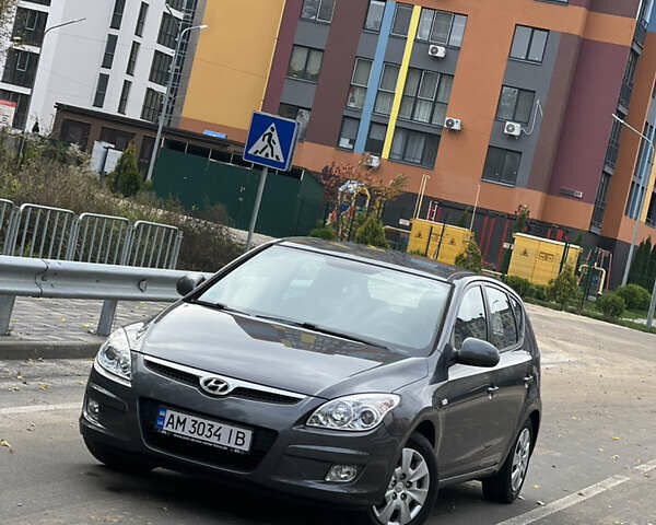 Серый Хендай i30, объемом двигателя 1.4 л и пробегом 154 тыс. км за 6300 $, фото 1 на Automoto.ua
