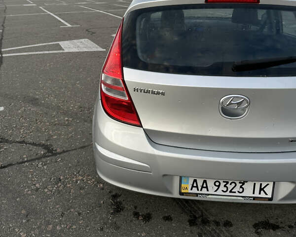 Сірий Хендай i30, об'ємом двигуна 1.58 л та пробігом 196 тис. км за 7000 $, фото 7 на Automoto.ua