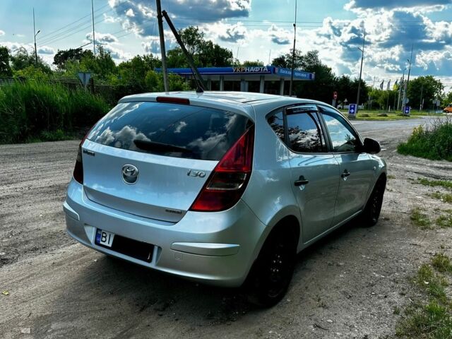 Сірий Хендай i30, об'ємом двигуна 1.6 л та пробігом 300 тис. км за 4400 $, фото 3 на Automoto.ua