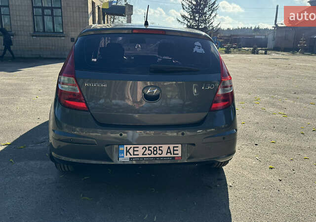 Сірий Хендай i30, об'ємом двигуна 1.6 л та пробігом 128 тис. км за 6500 $, фото 9 на Automoto.ua