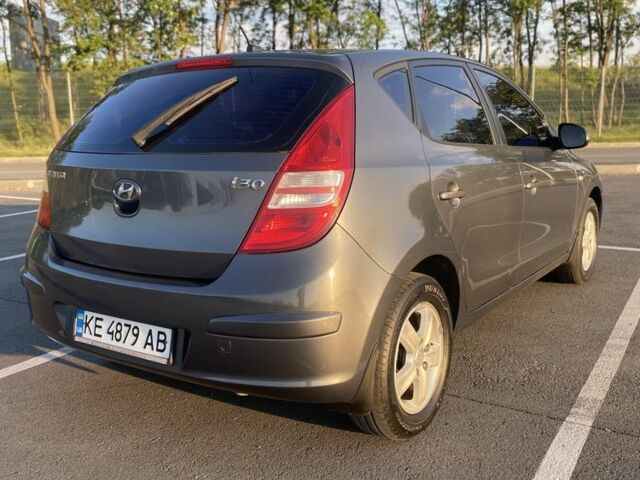 Серый Хендай i30, объемом двигателя 1.6 л и пробегом 212 тыс. км за 5800 $, фото 1 на Automoto.ua