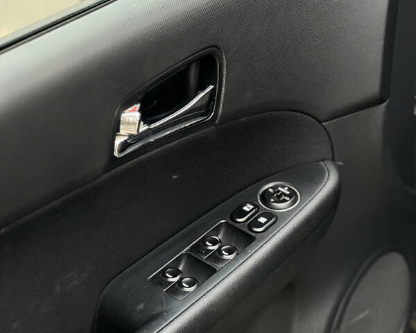 Серый Хендай i30, объемом двигателя 1.4 л и пробегом 154 тыс. км за 6300 $, фото 14 на Automoto.ua