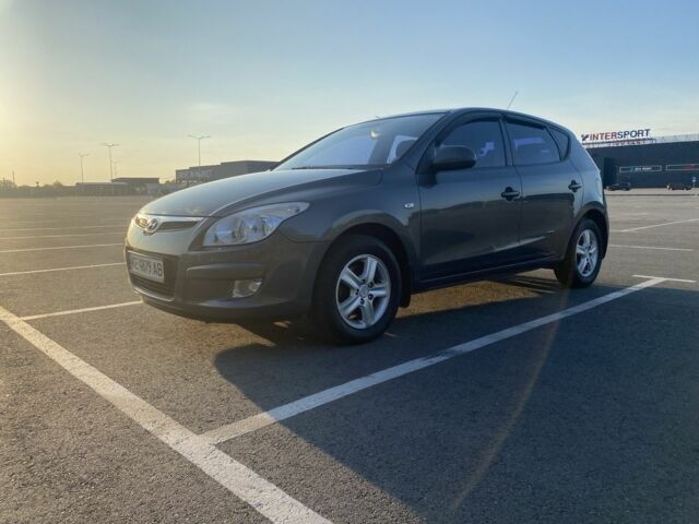 Серый Хендай i30, объемом двигателя 1.6 л и пробегом 212 тыс. км за 5800 $, фото 5 на Automoto.ua